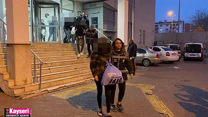 Aranan şahıslara operasyon: 22 gözaltı