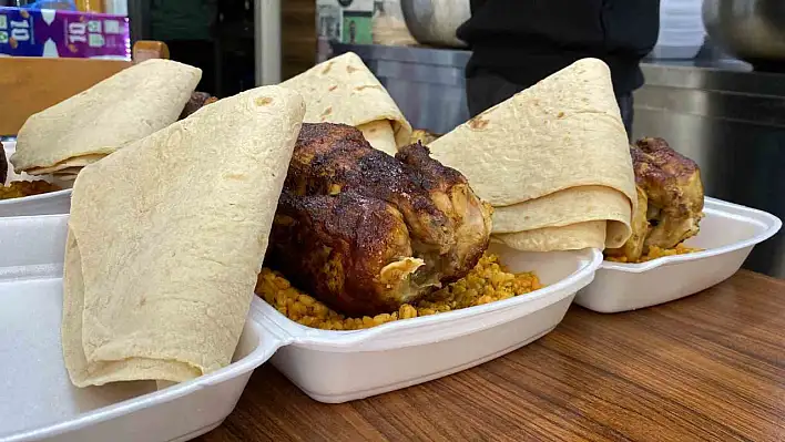 Konya'da Bir Restoran Sahibi, Her Gün 100 Aileye İftar Veriyor