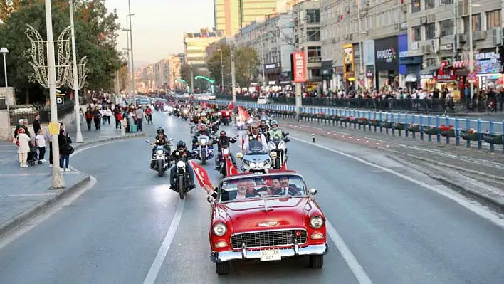 Ay yıldız turu göz kamaştırdı!