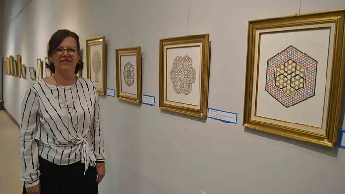 Ayvalık'ta dikkat çeken sergi