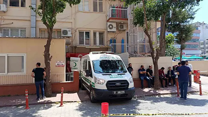 Babalar gününde hayatını kaybeden baba ve kızları defnedilecek...