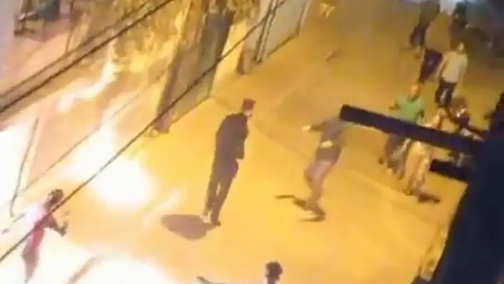 Babasının evine sığınan eşine molotofla saldırdı!