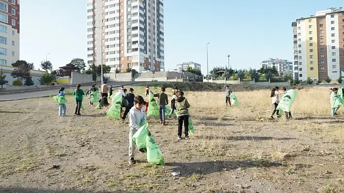 Bahçelievler Ortaokulu öğrencilerinden toplu temizlik...