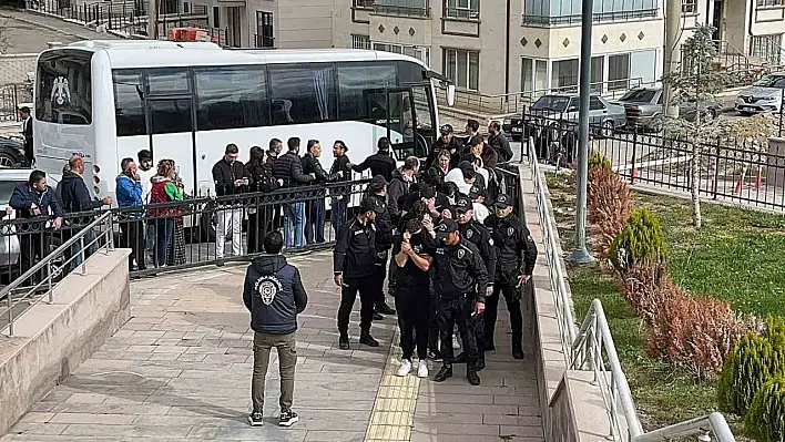 Nevşehir merkezli bahis çetesi üyesi operasyonunda şüpheliler adliyeye sevk edildi!