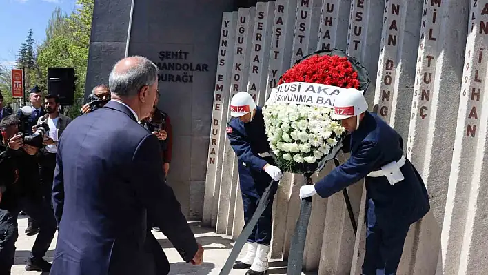 Bakan Akar: 'Terör örgütü seçimleri umut olarak görüyor'