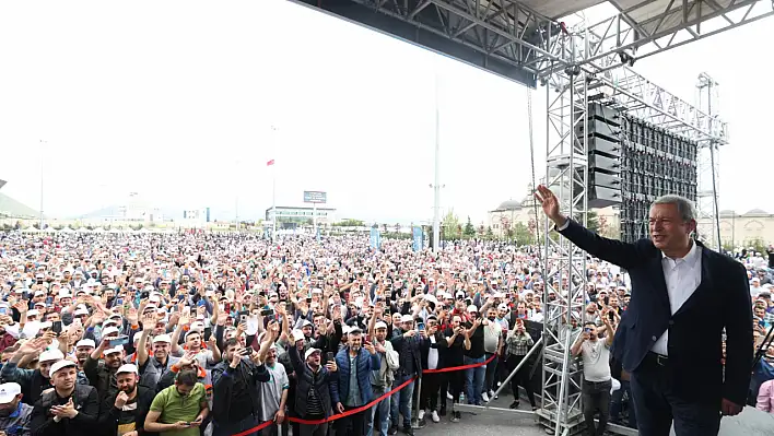 Bakan Akar'ı onbinler karşıladı