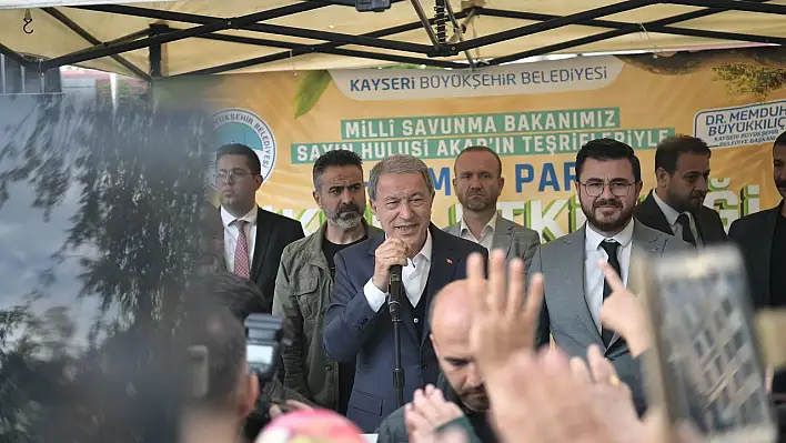 Bakan Akar, piknik etkinliğinde vatandaşlarla buluştu