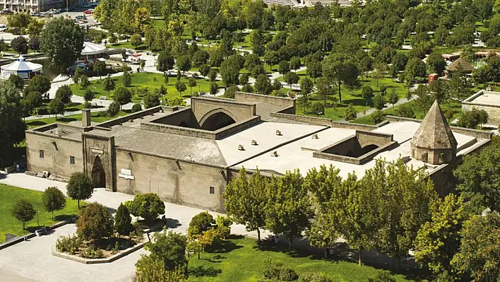 Bakan Memişoğlu Erzincan'da Kayseri'yi örnek gösterdi!