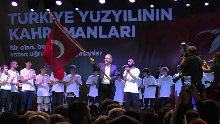 Özhaseki, Cumhuriyet Meydanı'nda konuştu