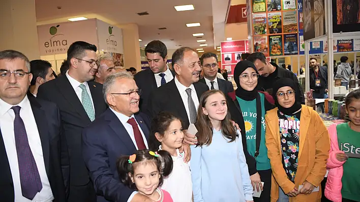 Bakan Özhaseki Kayseri Kitap Fuarı'nda!