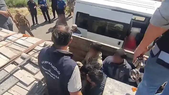 Bakan Yerlikaya duyurdu: Düzensiz göçe yönelik geniş kapsamlı operasyon!