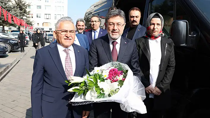 Bakan Yumaklı Sektör Temsilcileri İle Büyükşehir'de Buluştu