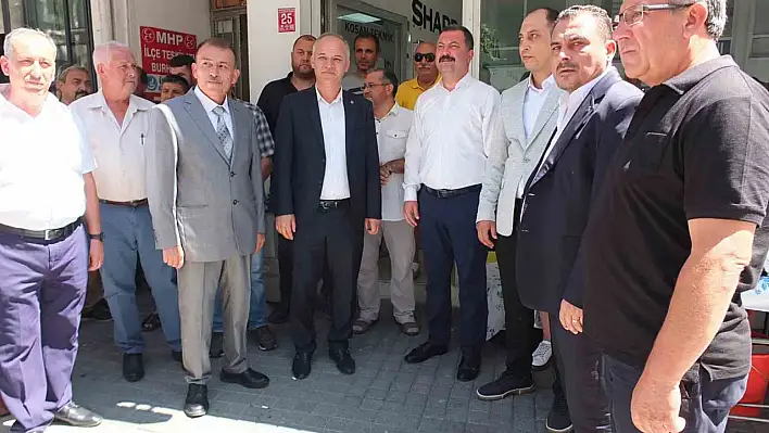 MHP İlçe Yönetimi Aşure Dağıttı