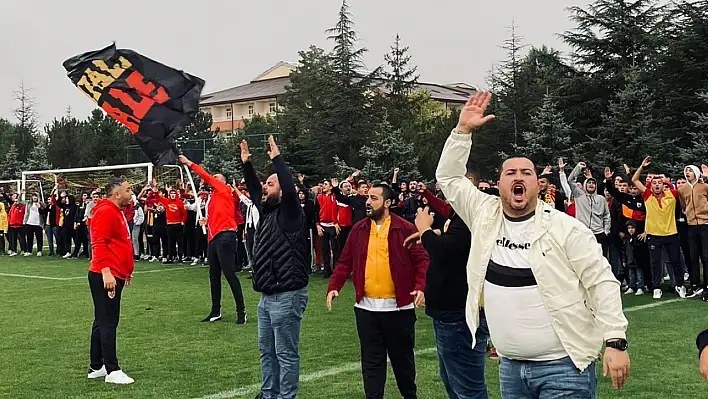 Başakşehir maçı öncesi büyük coşku! Taraftar Kayserispor'u bağrına bastı