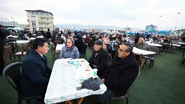 Hatay ve Malatya'da depremzedeler bir araya geldi