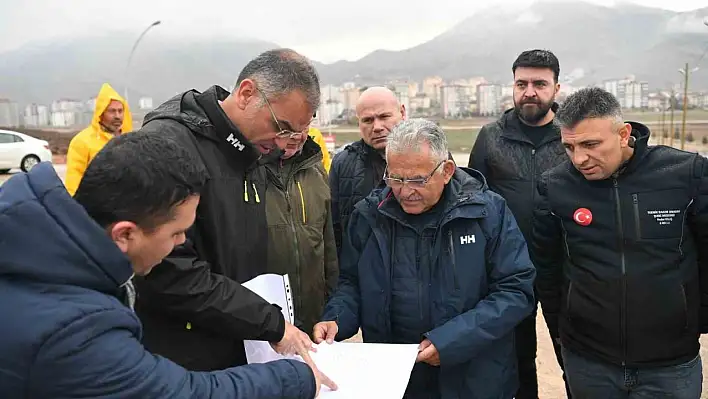 Büyükşehir depremin ilk gününden beri yaraları sarıyor