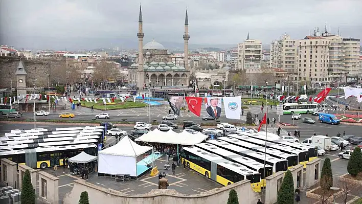 Başkan Büyükkılıç, 12 adet yeni otobüsü tanıttı