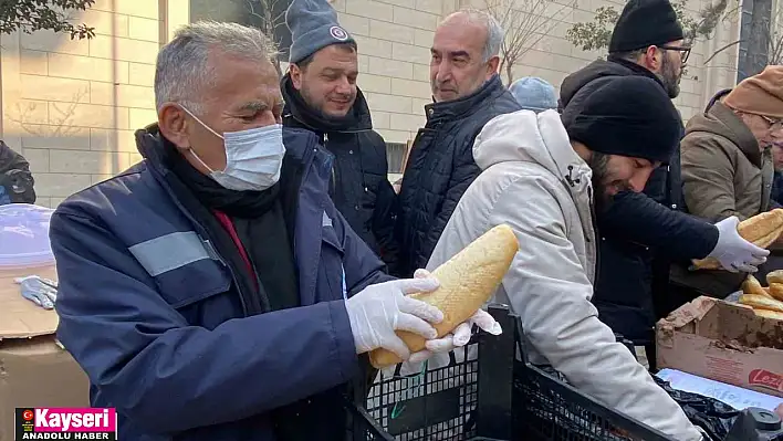 Deprem bölgesinde yaralar sarılıyor