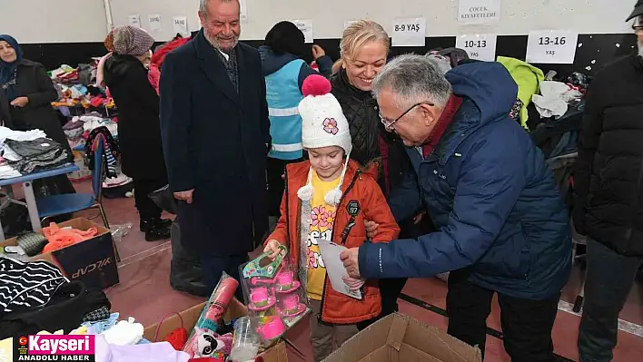 Büyükkılıç, depremzedeleri kaldıkları yurtta ziyaret etti