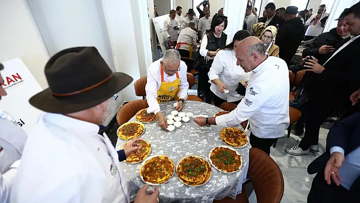 Başkan Büyükkılıç, eşi ve ünlü şeflerle gastronomi sofrasında!