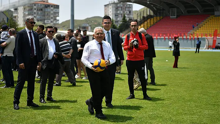 Başkan Büyükkılıç gençlerle 19 Mayıs coşkusunu paylaştı!