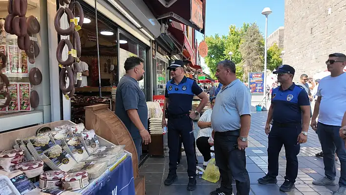 Başkan Büyükkılıç'ın talimatıyla sahada ter döken zabıta, esnafın takdirini topladı