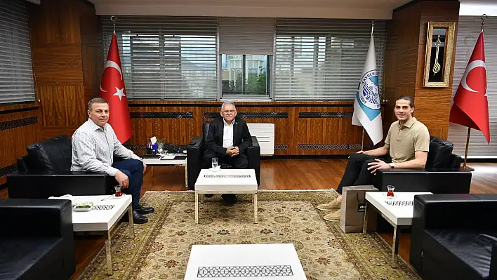 Başkan Büyükkılıç, milli futbolcu Doğan Alemdar'ı ağırladı