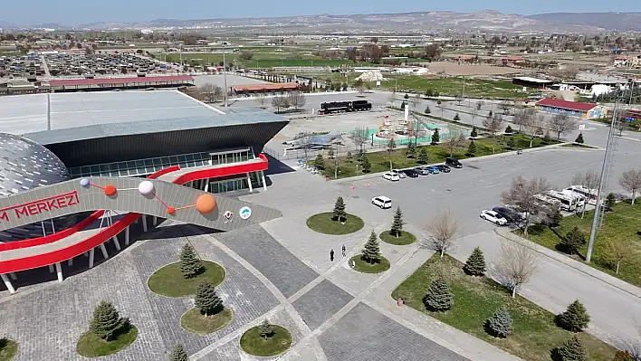 Başkan Büyükkılıç'tan gençlere yeni hamle: Kayseri'de bilime de spora da ulaşmak çok kolay!