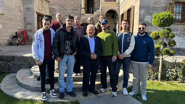 Başkan Büyükkılıç'tan KADEM ve Filistinli öğrencilerle bir araya geldi