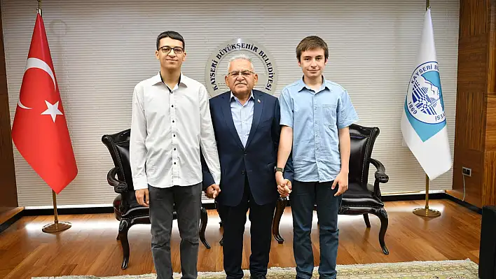 Başkan Büyükkılıç'tan YKS şampiyonlarına tebrik: 'Gururumuz oldular'