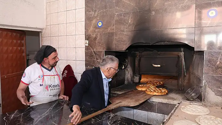 Başkan Büyükkılıç Tomarza'da! Esnaf ve şehit ailesine ziyaret