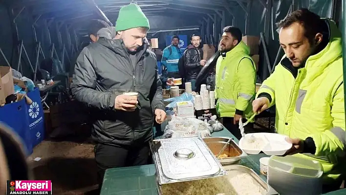 Çolakbayrakdar 'Depremin ilk saatlerinden itibaren gece-gündüz durmadan çalışıyoruz'