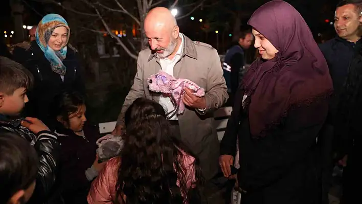 Çolakbayrakdar: 'Seyrani'yi ilmek ilmek dokuduk'