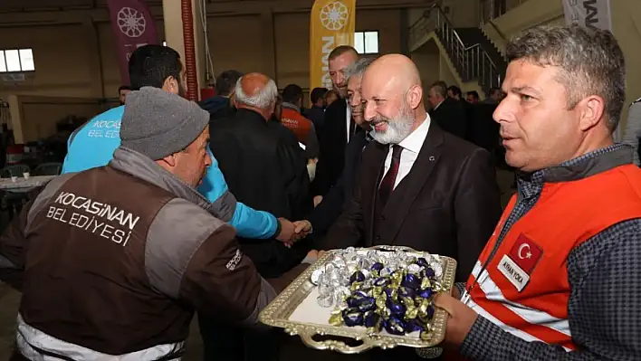 Çolakbayrakdar, belediye personeliyle bayramlaştı