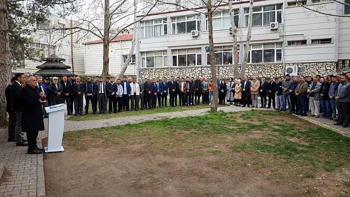 Yahyalı Belediye Başkanı Esat Öztürk ilk mesai gününde personellerle bayramlaştı