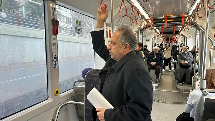 Başkan Mustafa Yalçın bu kez tramvayda