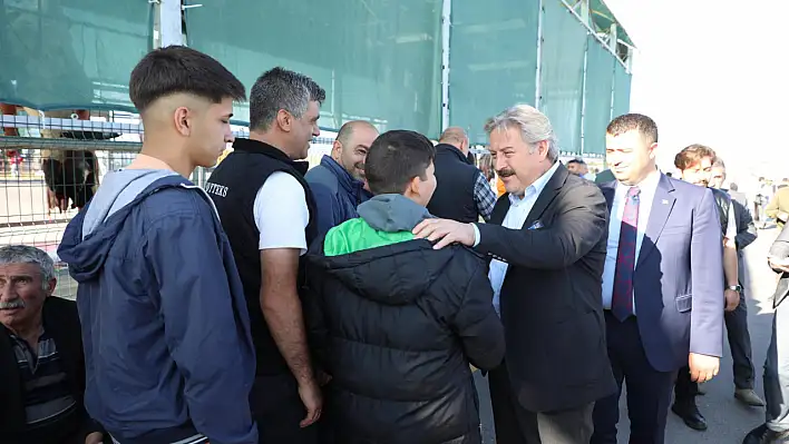 Başkan Palancıoğlu kesim alanında vatandaşlarla bir araya geldi!