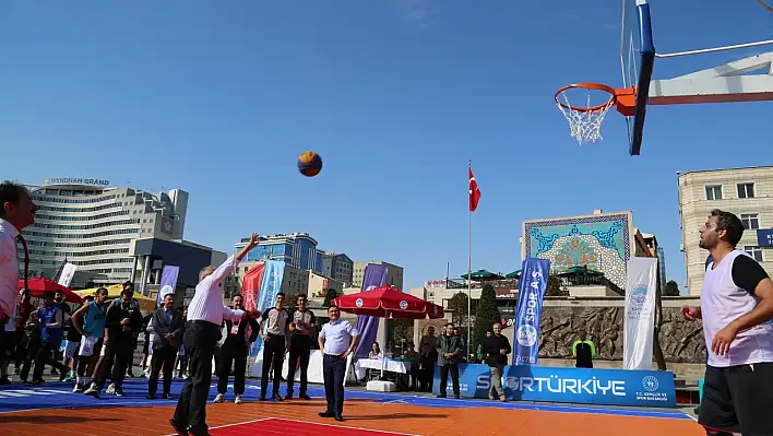 Başkan ve Vali sokak basketbolu oynadı