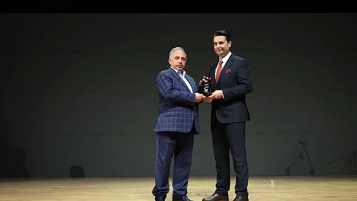 Başkan Yalçın'a turizme katkı onur ödülü