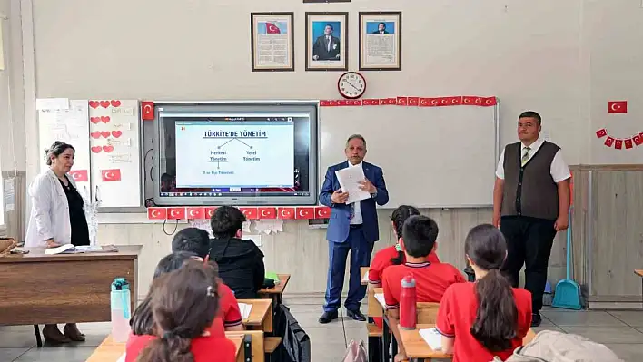 Yalçın, Okulda Türkiye'de Yönetim Dersine Konuk Oldu