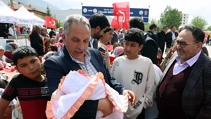 Başkan Yalçın depremzedelerle bir araya geldi