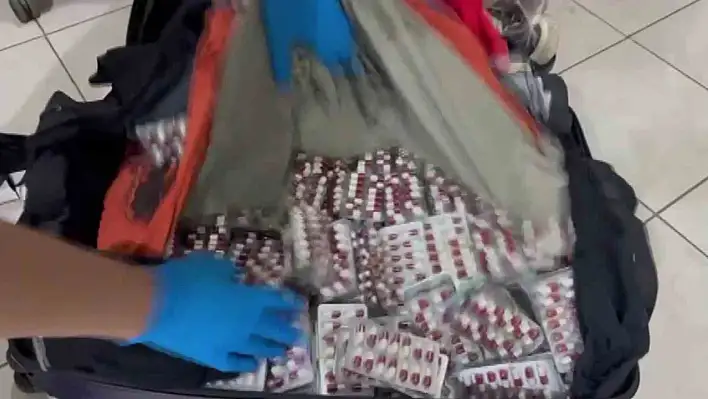Bavulundan 5 bin 642 adet uyuşturucu hap çıktı!