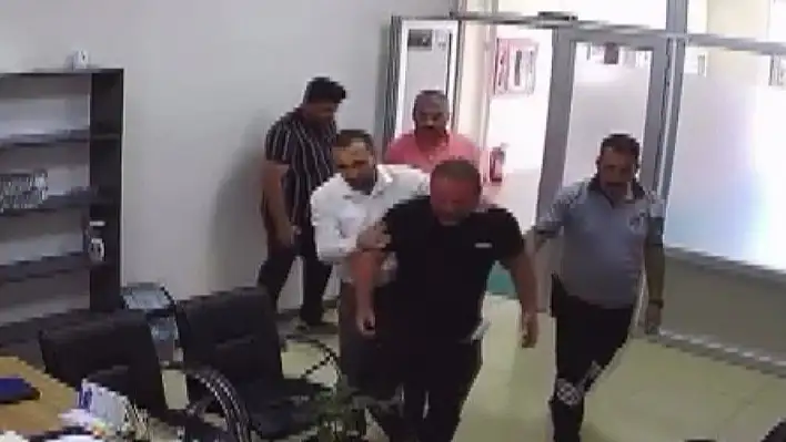 Kendini ateşe veren adamın belediye görüntüleri yayınlandı