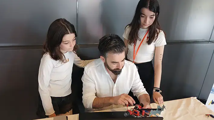 Bengi ailesi robot yarışmasında dereceleri topladı
