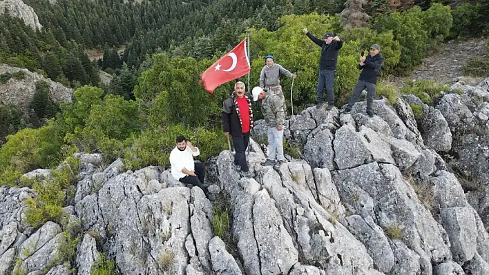 Beydağı Zirvesi'nde Türk Bayrağı dalgalandı!