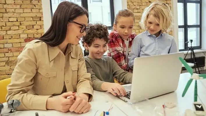 Bilişim uzmanı: 'Dijital okuryazarlık eğitimi anaokulundan başlamalı'