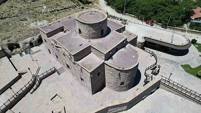 Bin 700 yıllık kilise, müze olarak ziyaretçilerini ağırlıyor