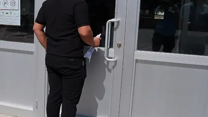 Bir öğrenci daha bir dakikayla geç kaldı...