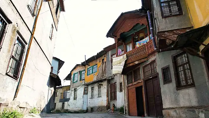 Bir dönemin parlayan mahallesiydi...