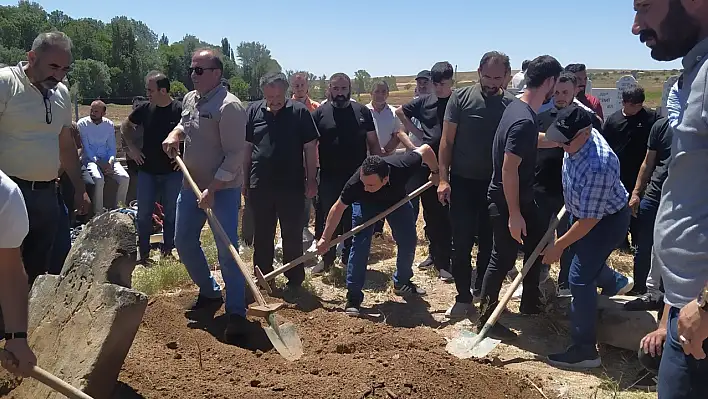 Bir mahalle iki tabut: Felahiye'de yürek burkan veda!